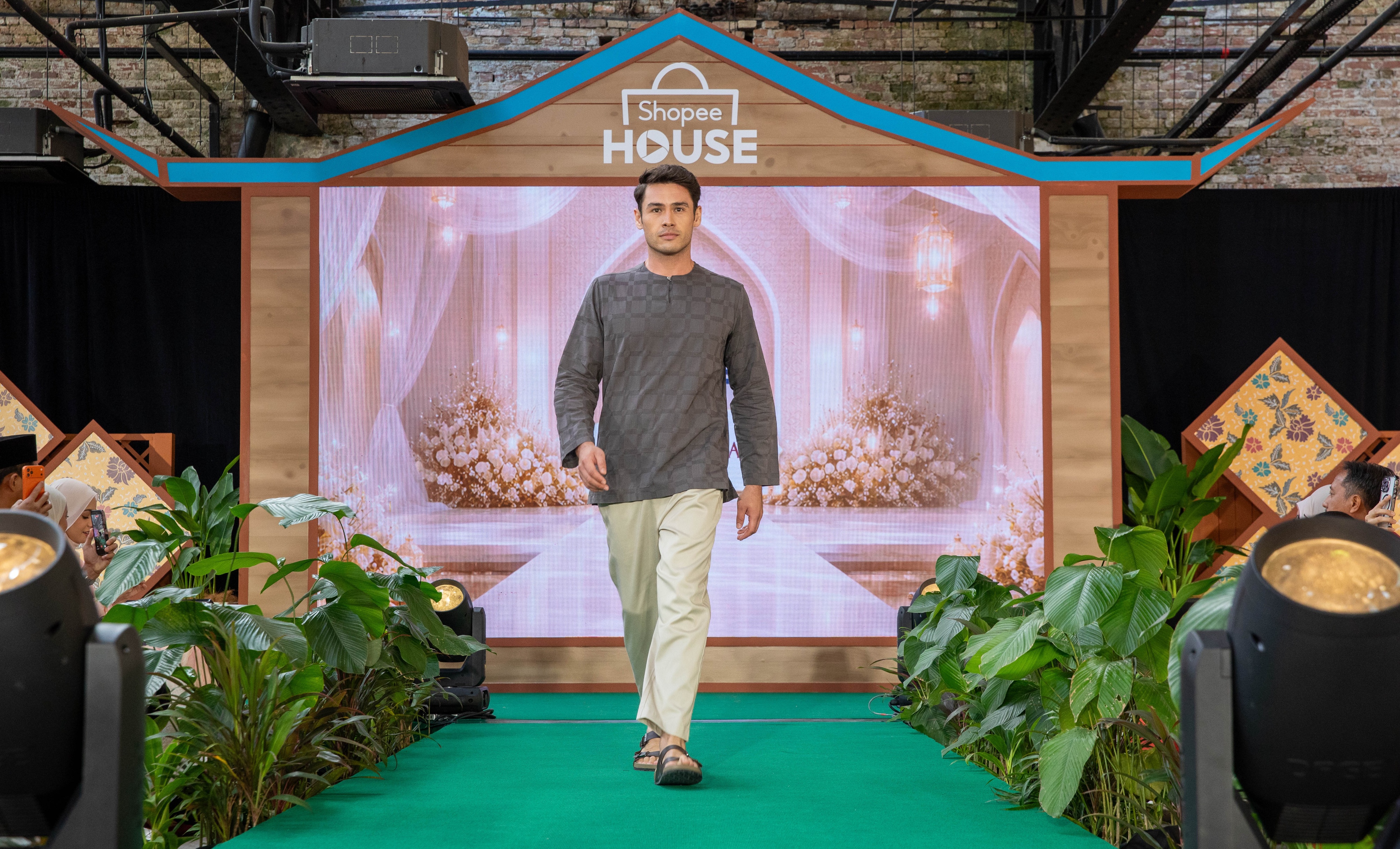Shopee House: Bazar Gaya Raya Fashion Show