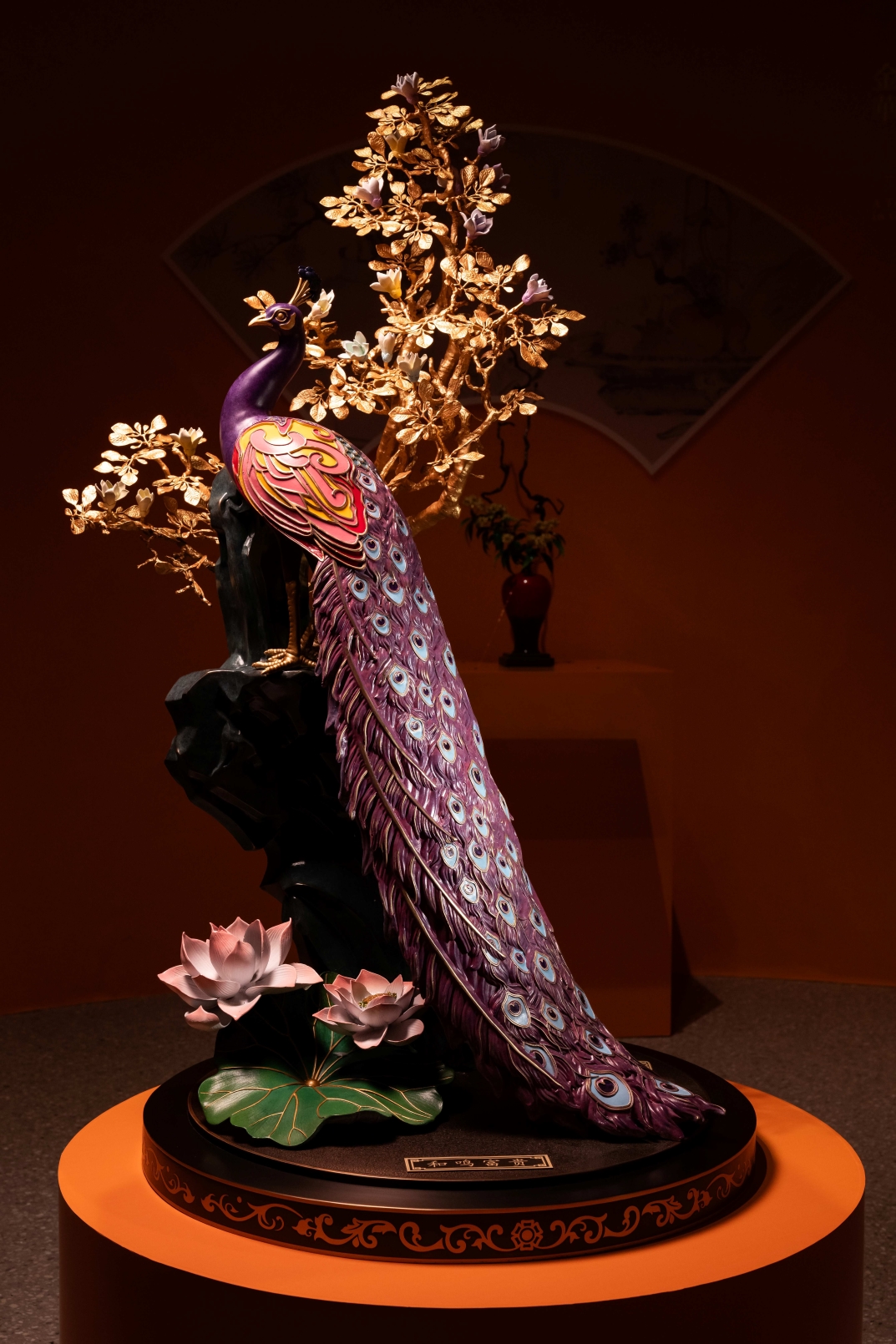 「銀河藝萃」於即日至4月12日呈獻中國國家級非物質文化遺產項目「銅雕技藝」代表性傳承人朱炳仁的《銅上金彩—朱炳仁澳門藝術首展》,展現大師以無限想像活化百年技藝的成果。