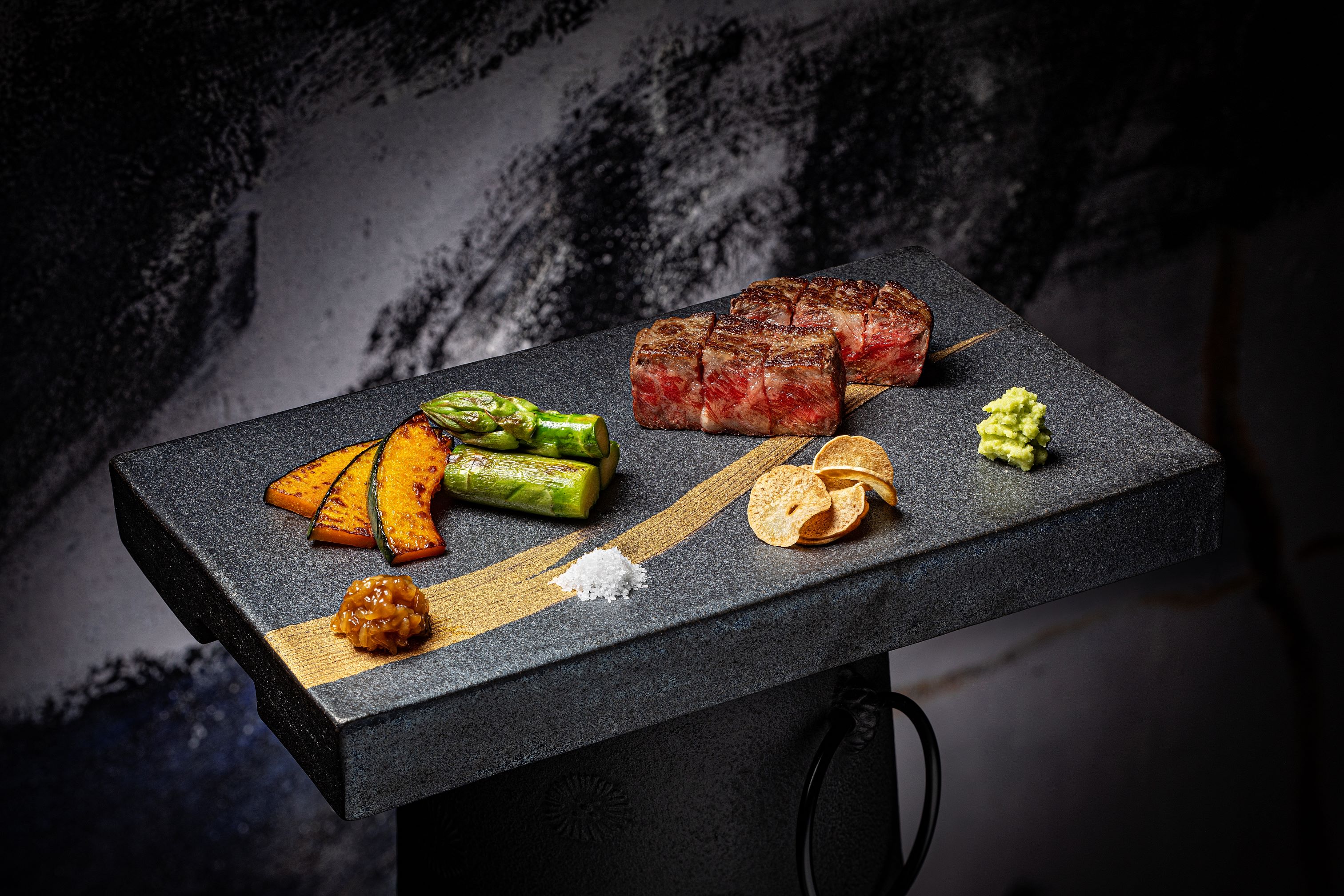 隱身於澳門銀河 萊佛士的「承‧鐵板料理」將於3月14及15日喜迎高木一雄大廚駕臨，與執掌「承‧鐵板料理」的料理匠人前田典久共繹料理哲思。