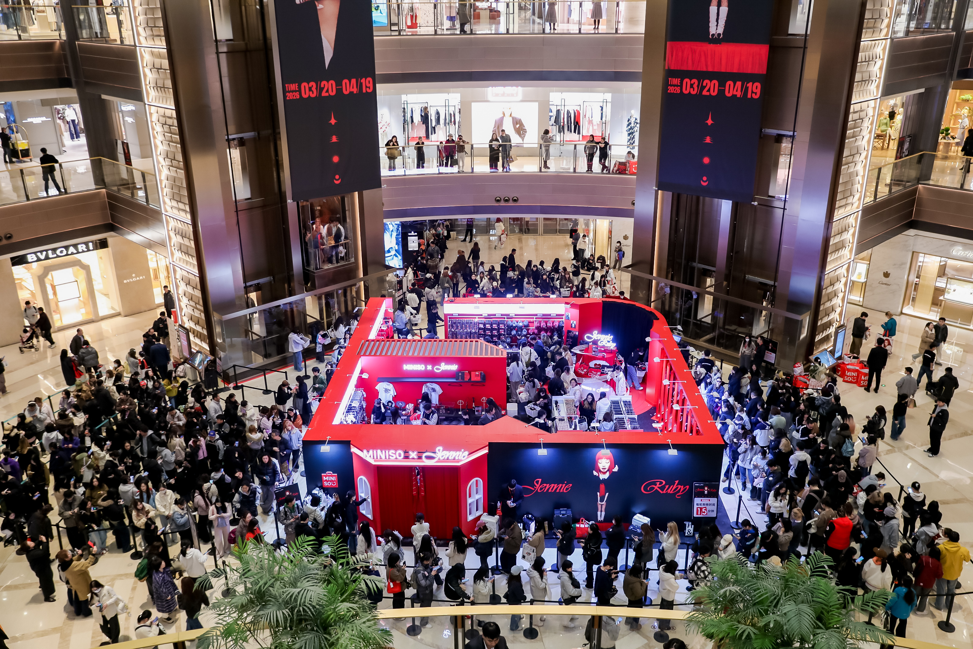 上海港汇恒隆广场：MINISO x JENNIE联名快闪店