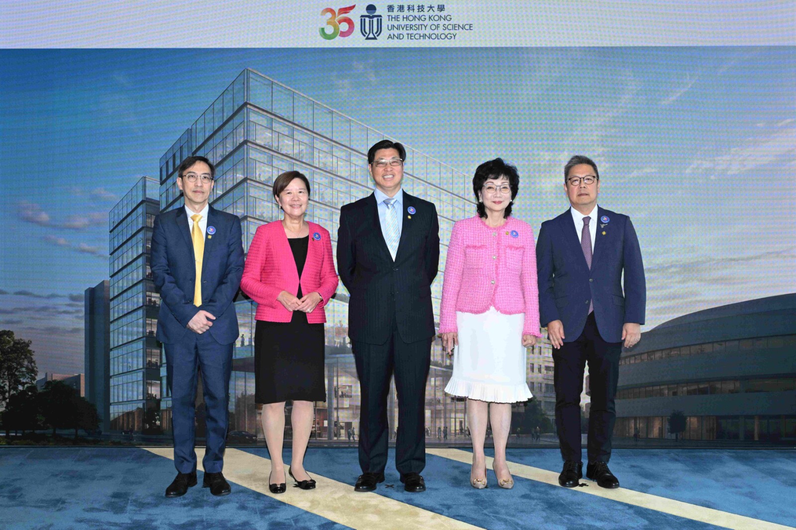 科大宣布委任国际知名临床医学科学家李竞存教授为医学院创院院长。科大校长叶玉如教授(左二)、校董会副主席及遴选委员会主席施熙德女士(右二)、李竞存教授(中)、工学院院长罗康锦教授(右一)及理学院院长王殷厚教授(左一)会见传媒。
